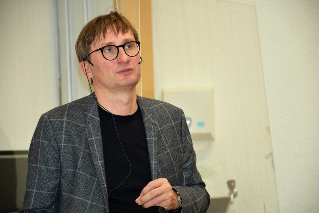 Prof. Dr. Sönke Neitzel Universität Potsdam: Auf der Suche nach sich selbst: zur Geschichte des deutschen Militärs nach 1945